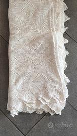 Copriletto matrimoniale fatto ad uncinetto