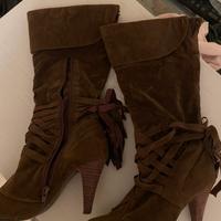 Stivali vintage scamosciati con tacco