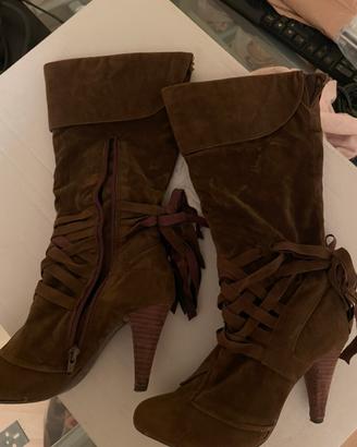 Stivali vintage scamosciati con tacco