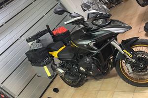 Vendita moto qj 800 str agosto 2024