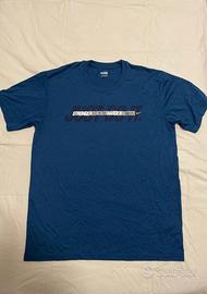 T-shirt blu sportiva Nike Dri-FIT da uomo