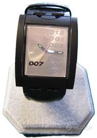 Orologio Swatch Turn Over 007 Edition