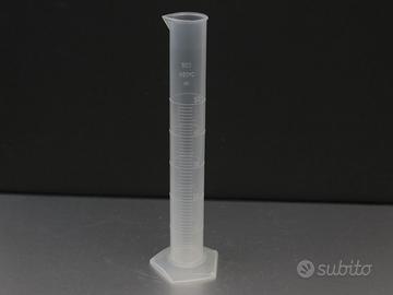 cilindro graduato in plastica 50ml
