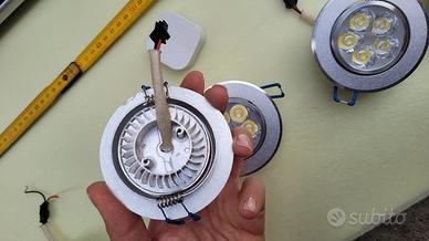 8 Faretti per casa o camper