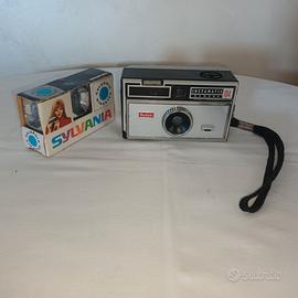 Kodak Instamatic Camera 104 + cubi flash Sylvania