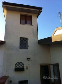 Casa indipendente di 120 m² con più di 5 locali a 
