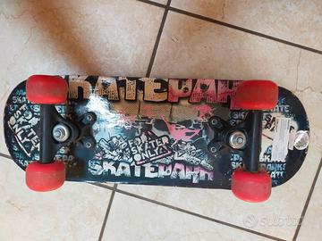 Skateboard bambino usato. Dim. 40/45 cm. circa.
