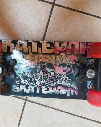 Skateboard bambino usato. Dim. 40/45 cm. circa.