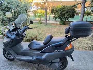 Scooter  yamaha 250