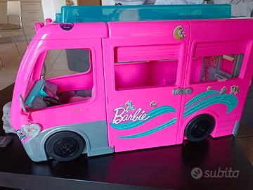 camper Barbie con accessori e piscina 
