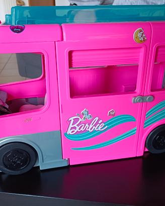 camper Barbie con accessori e piscina 