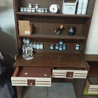 Scrivania  con libreria