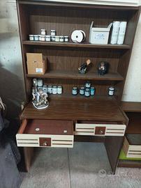Scrivania  con libreria
