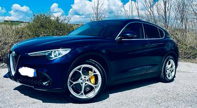 Alfa Romeo Stelvio Q4 210 cv blu montecarlo