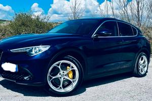Alfa Romeo Stelvio Q4 210 cv blu montecarlo