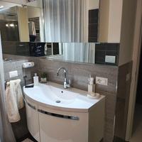 MOBILE BAGNO COMPRESO DI SPECCHIO CONTENITIVO