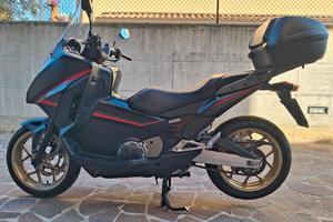 moto honda integra sport 750