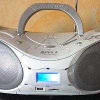 Radio AM/FM, lettore CD, MP3, USB, SDcard