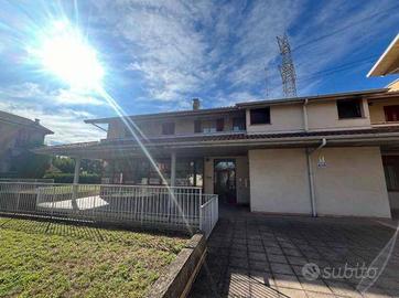 Immobile in asta di 243 m² con 1 locale a Suisio