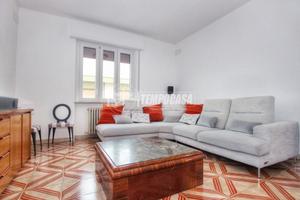 QUADRILOCALE CON BOX AUTO