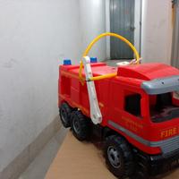 Camion dei pompieri  cn serbatoio acqua