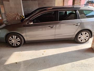 macchina wolswaghen passat 