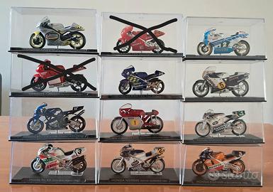 Lotto set 10 modellini moto corsa gp collezione