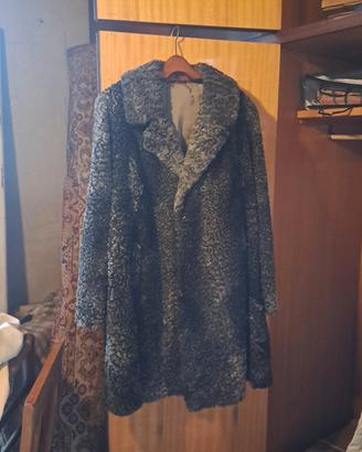 Pelliccia in astracan colore grigio vintage