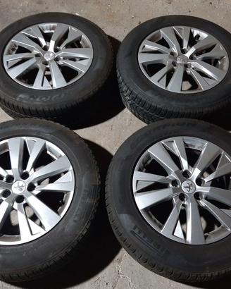 Cerchi in lega e gomme Pirelli