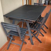 Tavolo e 4 sedie da esterno
