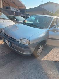 Opel corsa 2000 edition