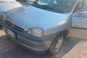 Opel corsa 2000 edition