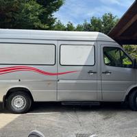 Furgone nove posti trasporto disabili con rampa