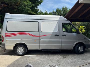 Furgone nove posti trasporto disabili con rampa