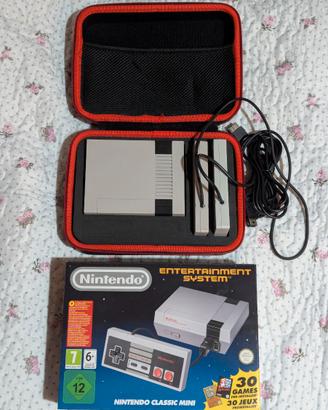 Nintendo Classic Mini: NES + Controller e custodia