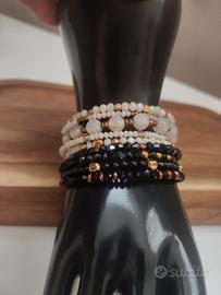 due bracciali multifilo bianco e nero