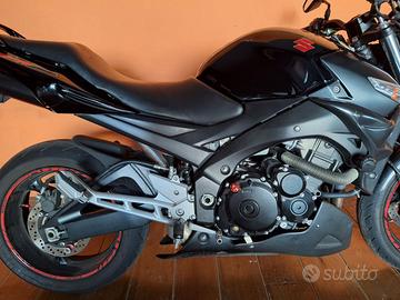 SUZUKI GSR 600