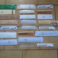 Lotto di 22 pettini .