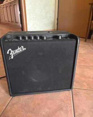 Fender LT 25