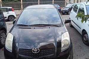 Yaris 1.0 anno 2007 – 175,900 km