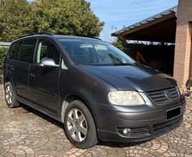 VOLKSWAGEN Touran - 2006