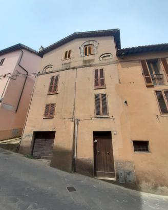 Trilocale da ristrutturare a Todi