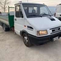 Iveco Daily 35-10 con gru cassone fisso