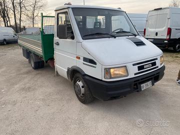 Iveco Daily 35-10 con gru cassone fisso
