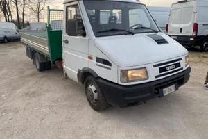 Iveco Daily 35-10 con gru cassone fisso