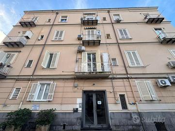 MONOLOCALE A NAPOLI
