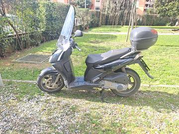 aprilia sportcity cube 300
