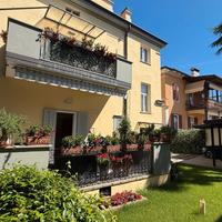 Villa indipendente con giardino e due posti auto