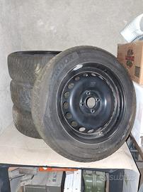 quattro cerchi con gomme da neve