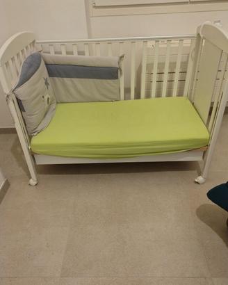Culla in condizioni eccellenti + materassino 